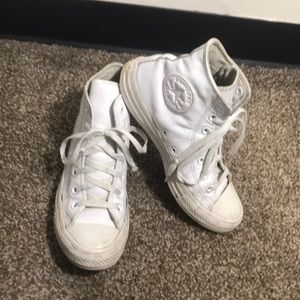 Women’s Converse High Top Shoe US7